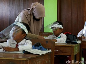 Lara Pedagang Seragam: Omzet Anjlok 90% Selama Tak Ada Sekolah Tatap Muka
