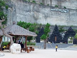 Populer Sepekan: Reklamasi Pantai Melasti-2 Bule Terobos Apotek