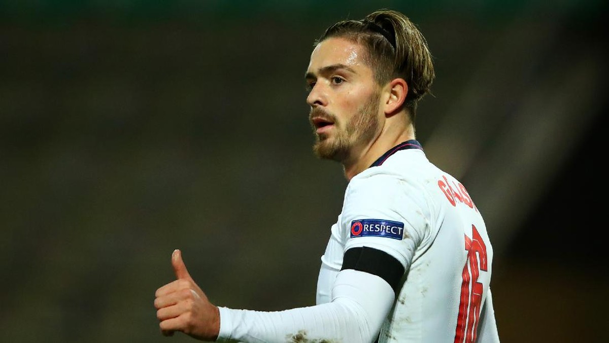 Jack Grealish mempelajari video Kevin de Bruyne dan Philippe Coutinho sebelum tampil di laga Belgia vs Inggris (Foto: Getty Images/Dean Mouhtaropoulos)