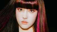 Vokalis lain di STAYC adalah Yoon (Shim Ja Yoon). Penyuka warna kuning ini lahir 14 April 2004 dan dinobatkan jadi member tertinggi di grup. (Foto: dok. High Up Entertainment)  