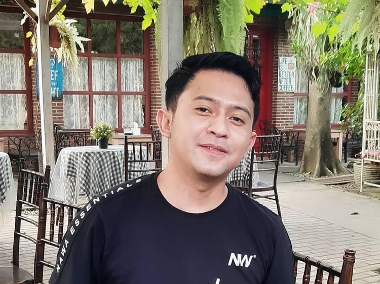 Kiki The Potters Hobi Banget Nongkrong Sambil Minum Kopi