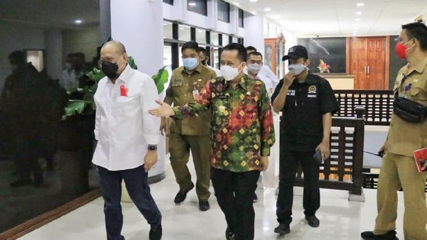 La Nyalla saat Kunjungan ke Pemmprov Sulawesi Utara