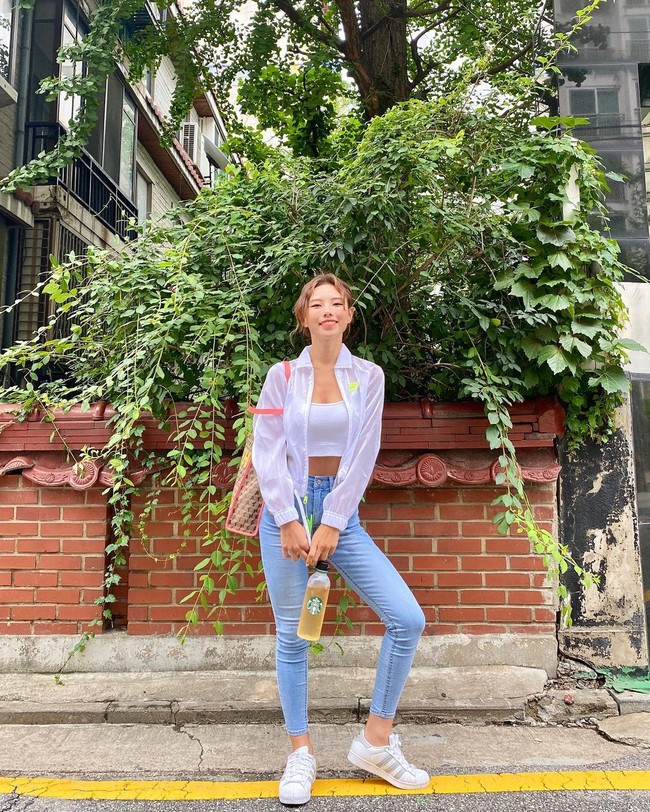 Jini pun mengunkap latihan yang dilakukannya. Ia mengaku melakukan latihan beban tiga hari seminggu dan selalu berjalan satu jam sehari. Foto: Instagram @play4justina