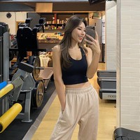 Saat aku kelebihan berat badan, aku makan tiga kali sehari makanan dasar Korea. Aku selalu makan dengan brown rice, protein, dan serat. Aku tidak pernah makan cemilan dan makan tengah malam, ungkap Jini. Foto: Instagram @play4justina