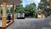 Kasat Reskrim Polres Semarang AKP Onkoseno G Sukahar Ongkoseno menjelaskan gadis tersebut berinisial DF (17), pelajar berasal dari Kabupaten Demak, Jawa Tengah. Dari pemeriksaan medis, jelasnya, ada tanda-tanda kekerasan salah satunya bekas bekapan di wajah korban.