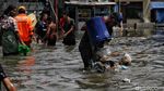 Potret Kehidupan Warga Pesisir Jakarta Saat Rob Melanda