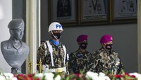 Upacara peringatan HUT ke-75 Korps Marinir TNI Angkatan Laut (AL) itu digelar dengan menerapkan protokol kesehatan guna mengantisipasi penyebaran virus Corona.