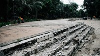 Diketahui, nantinya Taman Tebet akan memiliki berbagai fasilitas baru, diantaranya jogging track, plaza, sentra makanan, taman tematik, taman bibit yang diperuntukkan oleh komunitas farming serta taman bermain anak yang unik.