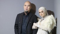 Mulan Jameela menikah dengan Ahmad Dhani yang diketahui adalah mantan suami dari teman satu grup musiknya, Maia Estianty. Foto: Instagram @mulanjameela1