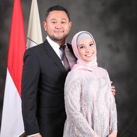 Rachel Maryam dan Edwin Aprihandono menikah siri pada 16 Desember 2011. Nikah siri selama sembilan tahun, keduanya mengesahkan pernikahan tersebut secara negara pada Agustus 2020. Sidang isbat nikah yang diajukan pun dikabulkan Pengadilan Agama Jakarta Selatan pada 3 Agustus 2020. Dari pernikahan sebelumnya, Rachel Maryam dikaruniai seorang putra bernama Kale. Dan dari pernikahannya dengan Edwin, artis yang menjadi anggota DPR itu melahirkan anak laki-laki bernama Muhammad Eijaz Mata Air pada Jumat, 2 Oktober 2020. Foto: Instagram @rachelmaryams