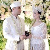 Surkianih atau yang dikenal dengan nama Zaskia Gotik menikah siri dengan kekasihnya, Sirajuddin Mahmud pada April 2020. Keduanya kemudian menikah resmi dan mendaftarkan pernikahan mereka ke Kantor Urusan Agama (KUA) pada Juni 2020. Saat ini Zaskia telah dikaruniai anak pertama. Bayinya lahir dalam kondisi prematur. Foto: Instagram @mozawahyu