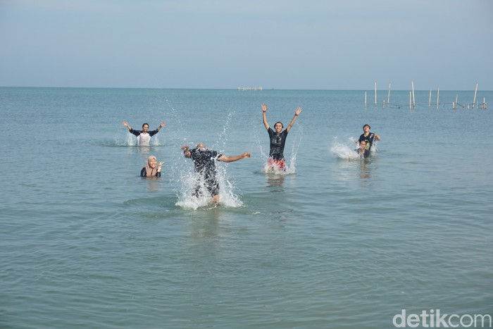 Pantai Glagah Wangi di Demak Pantai Glagah Wangi di Demak