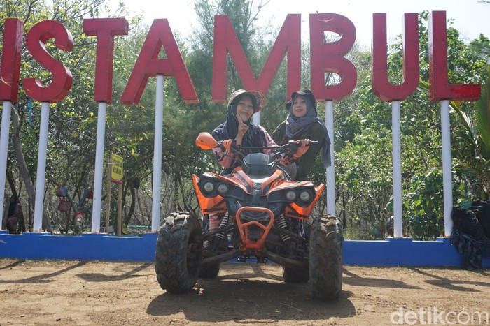 Pantai Glagah Wangi di Demak