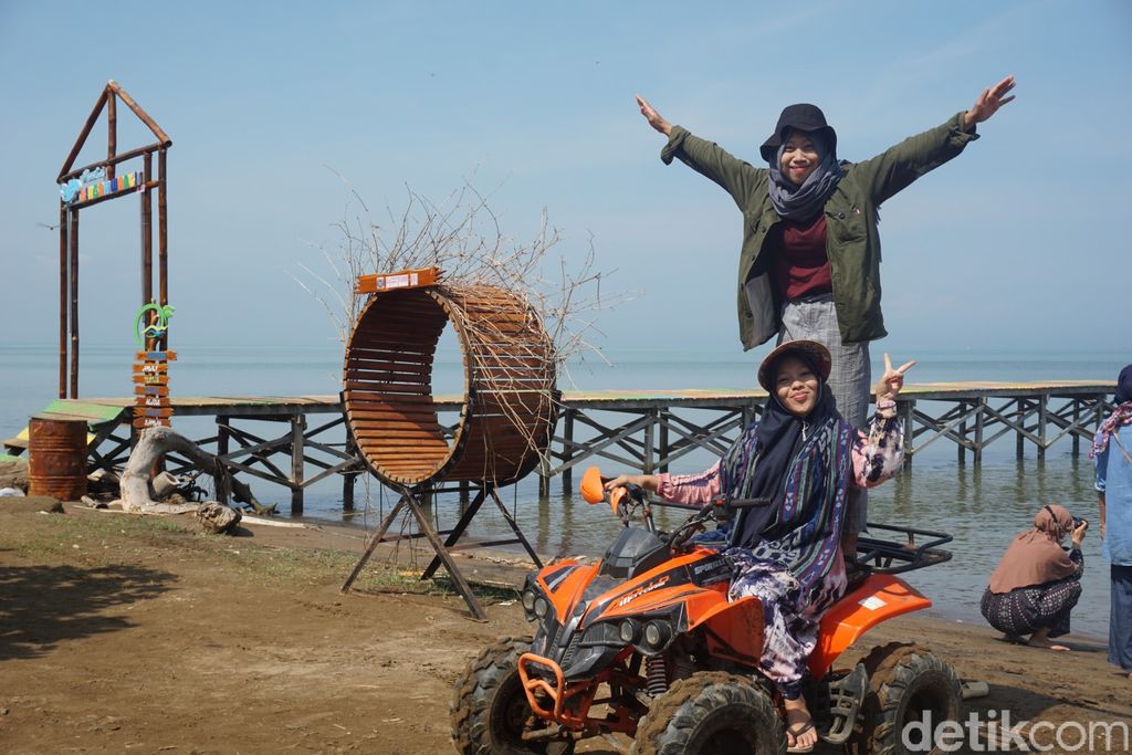 Pantai Glagah Wangi di Demak Pantai Glagah Wangi di Demak