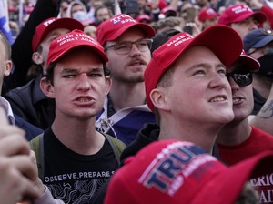 Massa Pendukung dan Anti-Trump Bentrok, Puluhan Orang Ditangkap