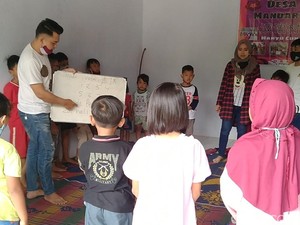 Kisah Pasutri TKI Pulang ke Batang, Ajari Tetangga Bahasa Mandarin Gratis