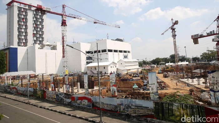Pembangunan Pasar Senen Blok 1 dan 2 Dikebut Pasar Senen Blok I dan II tengah dikebut pembangunannnya. Rencananya, proyek senilai Rp 900 miliar tersebut akan rampung pada 2022.
