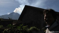 Seperti diketahui, status Gunung Merapi meningkat jadi siaga sejak beberapa hari lalu. Sejumlah warga yang tinggal di area rawan bencana erupsi Merapi pun telah dievakuasi ke pengungsian.
