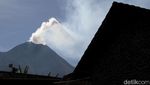 Potret Gunung Merapi Hari Ini Saat Hembuskan Asap Putih
