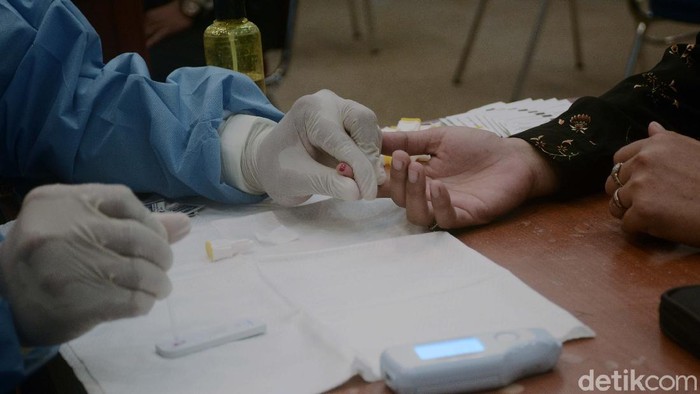 Pelaksanaan Rapid tes panitia penyelenggara KPUD Kota Depok berkoordinasi dengan Dinas Kesehatan Kota Depok dalam mengantisipasi penyebaran virus dalam pelaksanaan Pilkada nanti