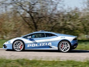 Polisi Italia Antar Donor Ginjal Sejauh 500 Km Pakai Lamborghini
