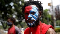Diketahui, dalam aksi unjuk rasa ini para mahasiswa Papua menyuarakan tiga tuntutan, yakni menolak Blok Wabu bekas PT Freeport Indonesia untuk dikelola kembali, menolak perpanjangan otonomi khusus Papua yang berakhir 2021, serta menolak Omnibus Law UU Cipta Kerja.