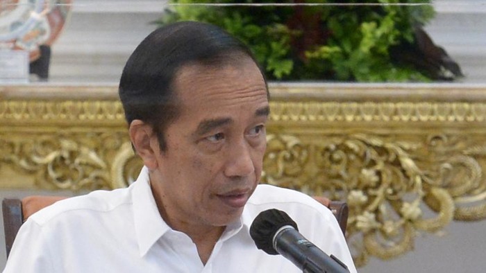 Presiden Jokowi dalam rapat penanganan COVID-19 dan pemulihan ekonomi nasional.