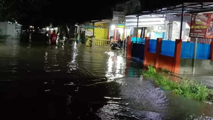 Puluhan rumah di Kecamatan Agrabinta Kabupaten Cianjur, Jawa Bara terkena banjir dan longsor