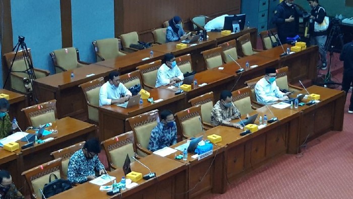 Rapat kerja Mendikbud Nadiem Makarim dengan Komisi X DPR RI pada Senin, 16 November 2020