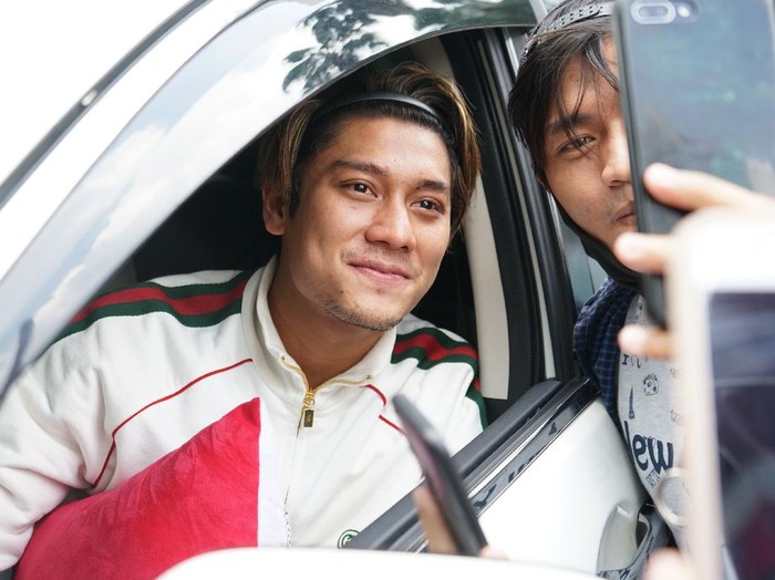 Artis Rizky Billar saat ditemui dikawasan Tendean, Jakarta, Senin, (16/10/2020). Foto: Palevi