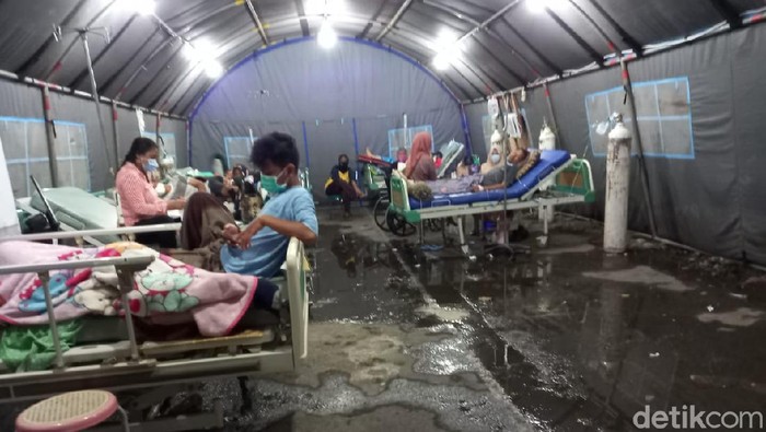 Isolasi Full! RSUD Kardinah Tegal Sampai Buka Tenda untuk Screening