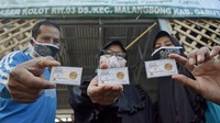 Bank sampah yang didirikan oleh warga secara mandiri tersebut menghadirkan program menabung logam mulia mini gold 0.05 gram.
