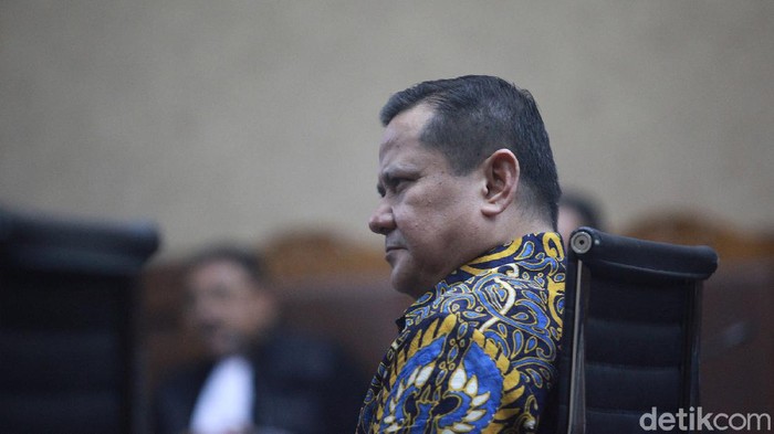 Irjen Napoleon Bonaparte jalani sidang lanjutan kasus dugaan suap penghapusan red notice Djoko Tjandra. Jaksa meminta majelis hakim menolak eksepsi Irjen Napoleon.