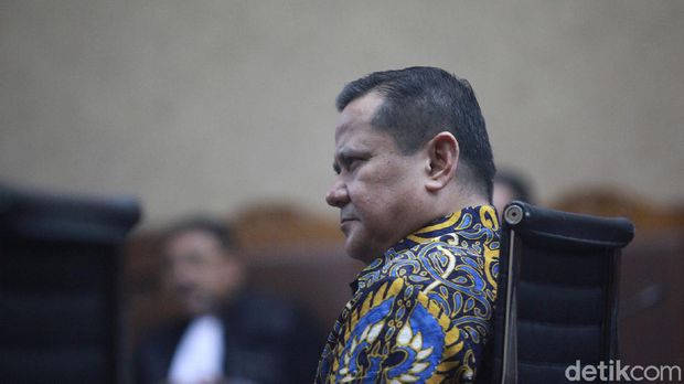 Irjen Napoleon Bonaparte jalani sidang lanjutan kasus dugaan suap penghapusan red notice Djoko Tjandra. Jaksa meminta majelis hakim menolak eksepsi Irjen Napoleon.