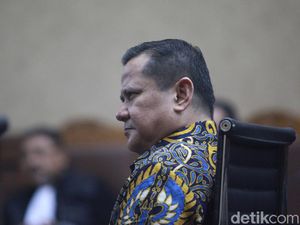 Hakim Cecar soal Paper Bag, Irjen Napoleon Bantah Isinya Uang