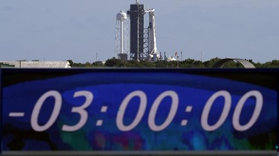 Detik-detik Roket SpaceX Terbangkan 4 Astronaut ke Antariksa
