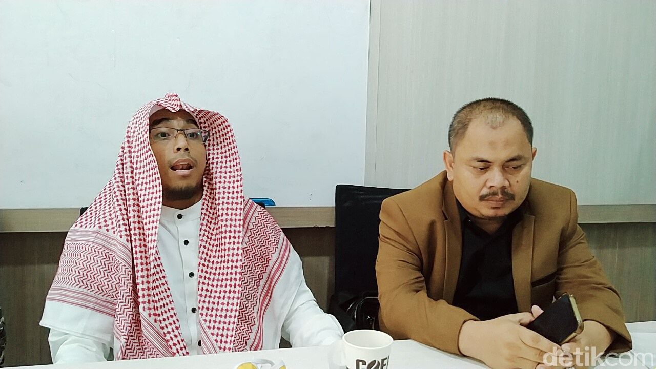 Ustaz Maaher Akan Polisikan Nikita Mirzani