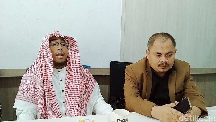 Ustaz Maaher Akan Polisikan Nikita Mirzani Ustaz Maaher Akan Polisikan Nikita Mirzani