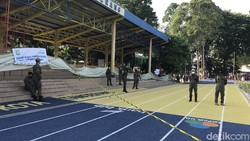 Lintasan lari di Lapangan A Yani viral karena menjadi korban aksi vandalisme. Padahal lapangan ini masih tahap renovasi oleh Pemerintah Kota Tangerang.