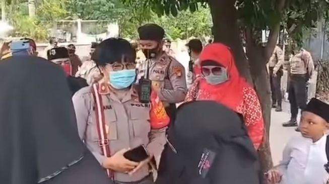 Wanita Bercadar Datangi Rumah Nikita Mirzani