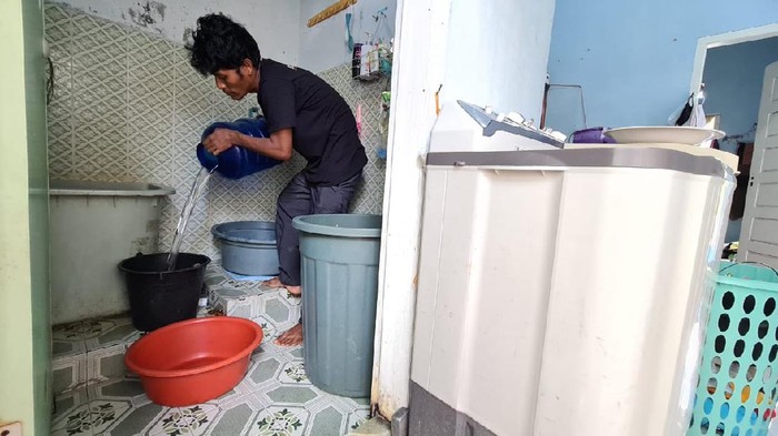 Warga kesulitan air bersih karena layanan PDAM di Banda Aceh mati sepekan (dok. Istimewa)