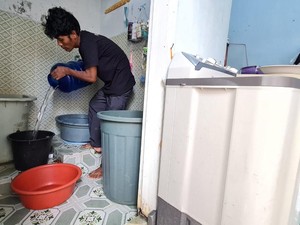 Layanan PDAM Mati Sepekan, Warga Banda Aceh Beli Air Galon untuk Mandi