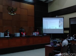 Ahli dari Siber Bareskrim Tunjukkan Selfie Anita dan Prasetijo di Pesawat