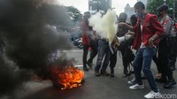 Kini di Indonesia pun pelajar-mahasiswa kerap turun ke jalan, mereka juga terlihat aktif dalam memantau roda demokrasi dalam negeri.