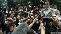 Anies menyebut, dirinya menerima surat undangan klarifikasi dari Polda Metro Jaya pada Senin (16/11) kemarin.