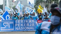 Mereka terus menuntut dan menolak Undang-Undang Nomor 11 Tahun 2020 tentang UU Cipta Kerja.