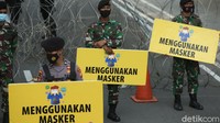 Sebagai informasi, sekitar 300 personel kepolisian dikerahkan untuk mengamankan aksi ini. Terlihat pasukan TNI juga diterjunkan ke lokasi.
