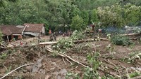 Kini tim SAR masih melakukan pencarian terhadap tiga korban lainnya.  