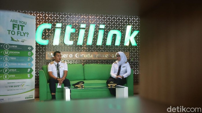 Blak-blakan Kru Kabin Citilink di Masa Pandemi Pilot dan awak kabin Citilink beruntung. Di tengah banyaknya maskapai yang mem-PHK karyawan, mereka masih dipertahankan untuk bekerja.