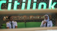 Misalnya saja Lion Air yang tak memperpanjang kontrak 2.600 karyawannya. Selain itu, Garuda Indonesia juga mengumumkan akan mengakhiri kontrak 700 karyawannya.